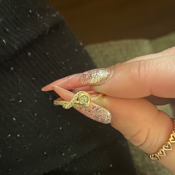 Gold engagement ring - Picture 5 of 8